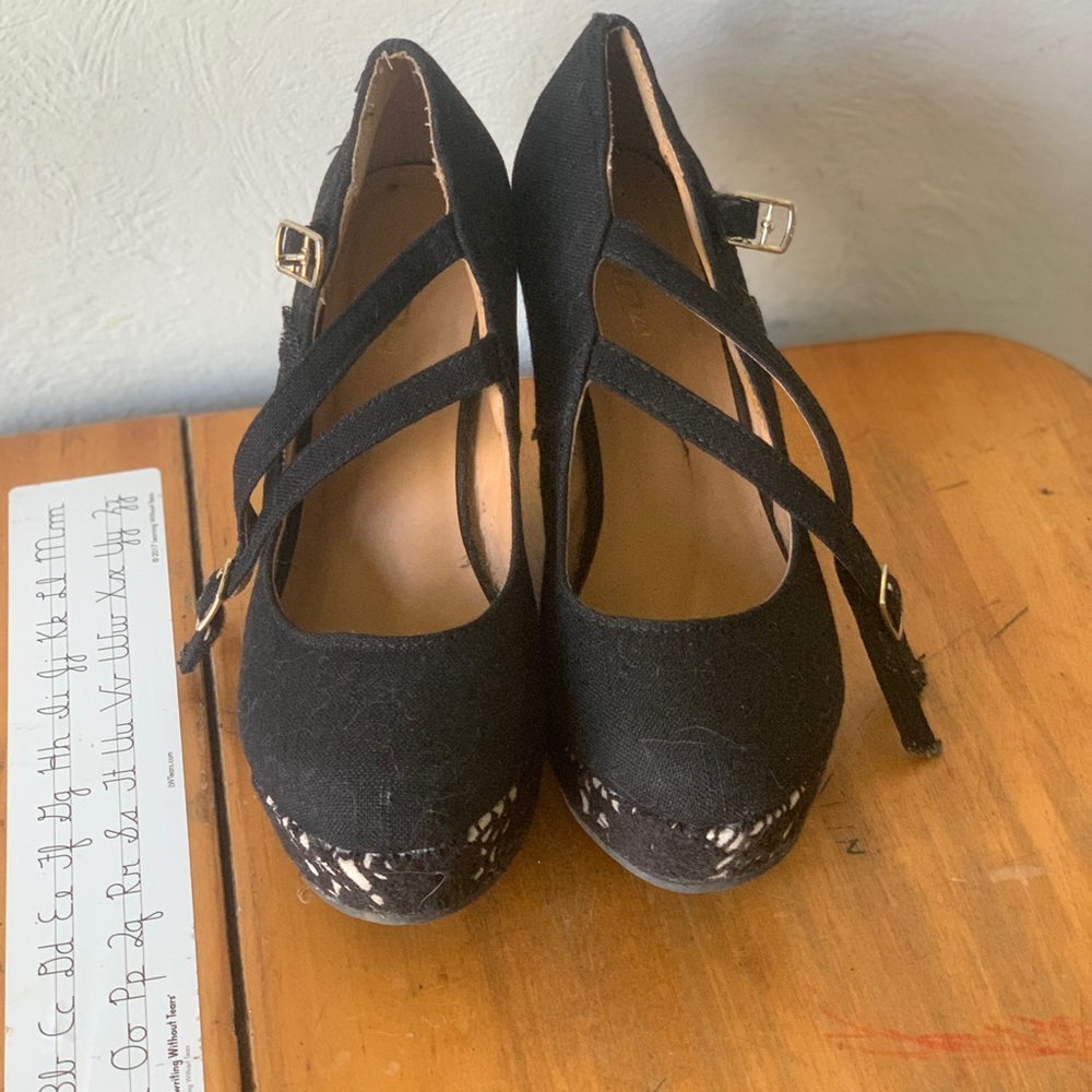 Wedge heel shoes